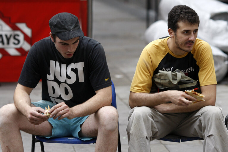 People eat in the streets of London