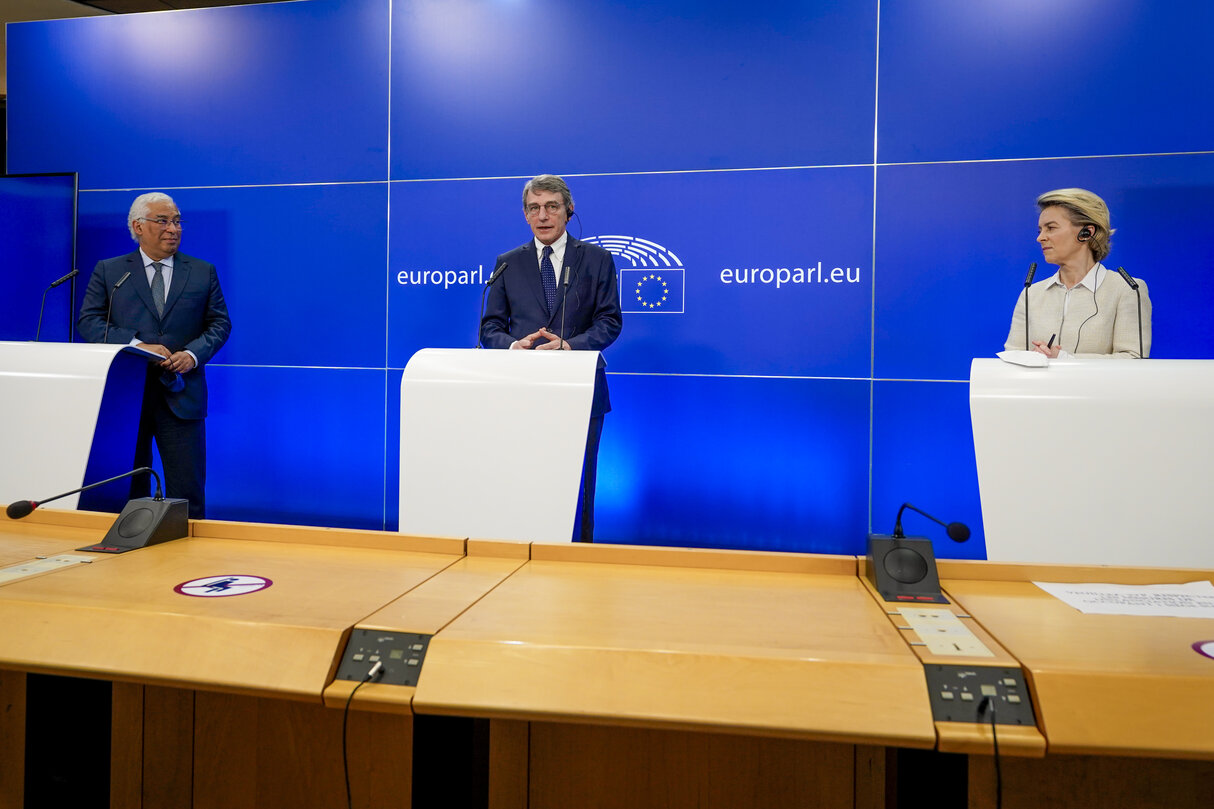Lex Signing ceremony on Recovery and Resilience Facility:  - Joint Press Conference by David SASSOLI, EP President, Antonio COSTA, Portuguese Prime Minister and by Ursula von der LEYEN, EC President, on behalf of the Presidency of the Council