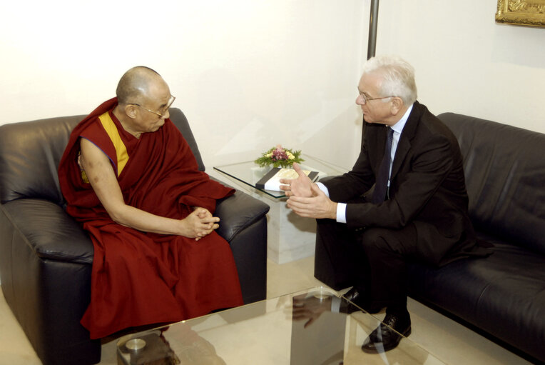 Foto 21: EP President meets with His Holiness the XIVth Dalai Lama in Brussels