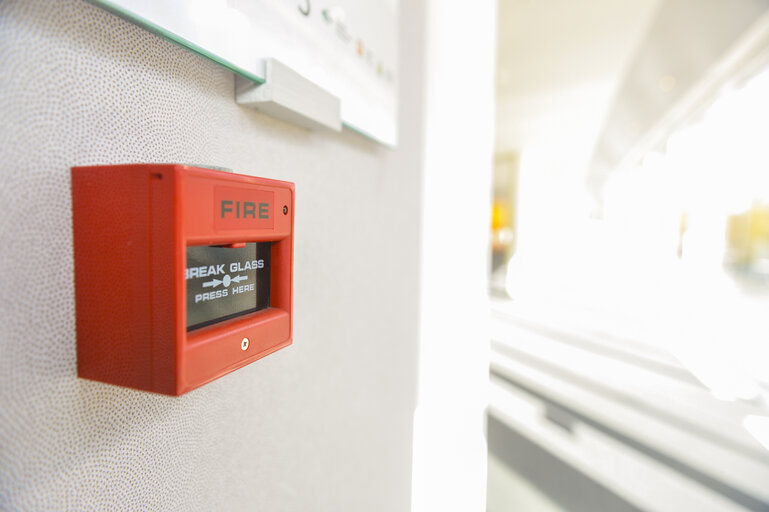 Fotografi 14: Manual call point fire alarm inside the EP in Brussels