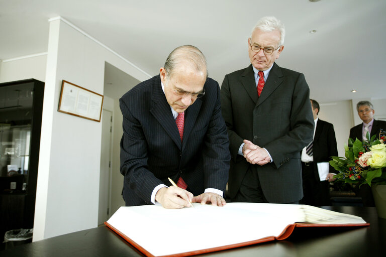 Fotagrafa 3: Hans Gert POETTERING - EP President meets with Angel GURRIA, OECD Secretary-General, in Brussels