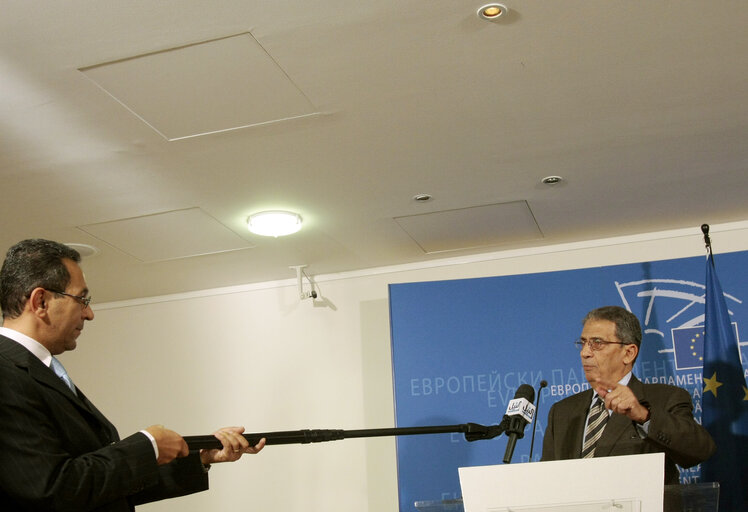 Zdjęcie 14: EP President and the Secretary General of the League of Arab States hold a press conference after their meeting in Brussels