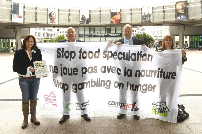 Nuotrauka 8: Demonstration of S&D MEPs Stop Food Speculation