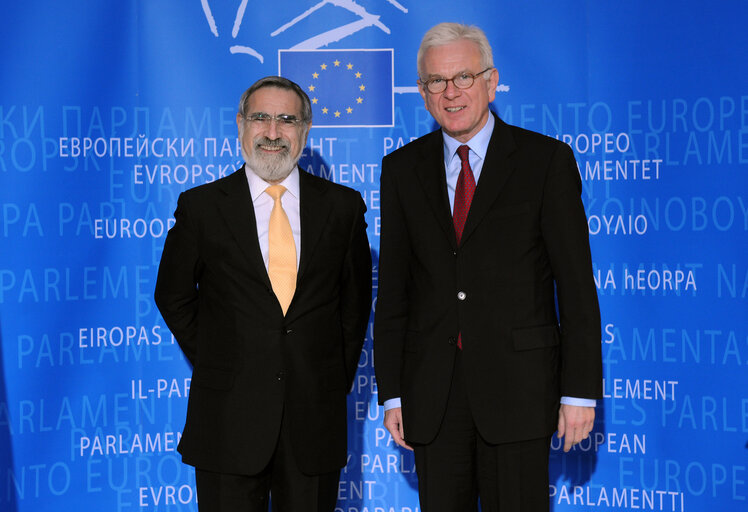 Foto 13: Hans Gert POETTERING - EP President meets with Sir Jonathan Sacks, Chief Rabbi of the United Kingdom and the Commonwealth, ahead of a formal sitting in Strasbourg