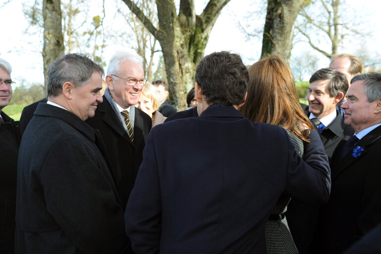 Fotografija 10: French President and his wife, Bundesrat President, EP President, EC President, and other officials attend a commemorative ceremony in a German cemetery in Ville Devant Chaumont, near Verdun