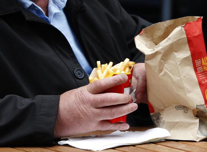 Fotografia 20: People eat fast-food in London