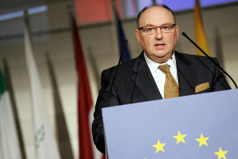 Foto 15: Promoting tolerance - EP President welcomes a number of senior figures for an event promoting tolerance in Europe, which marks the 70th anniversary of the Reichspogromnacht (Kristallnacht)