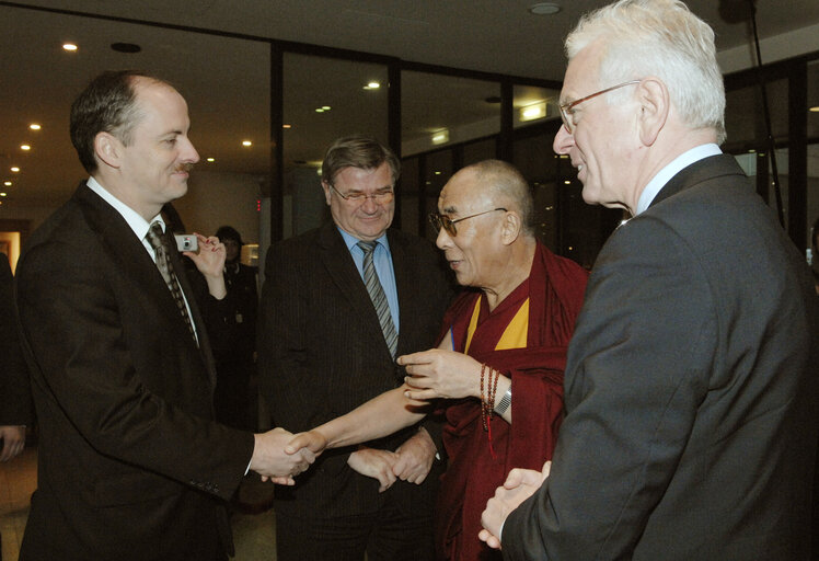 Foto 33: EP President meets with His Holiness the XIVth Dalai Lama in Brussels