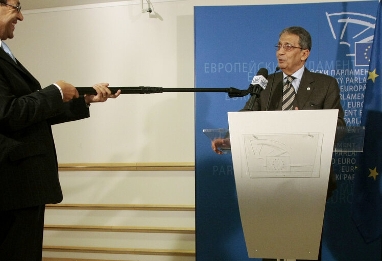 Zdjęcie 13: EP President and the Secretary General of the League of Arab States hold a press conference after their meeting in Brussels