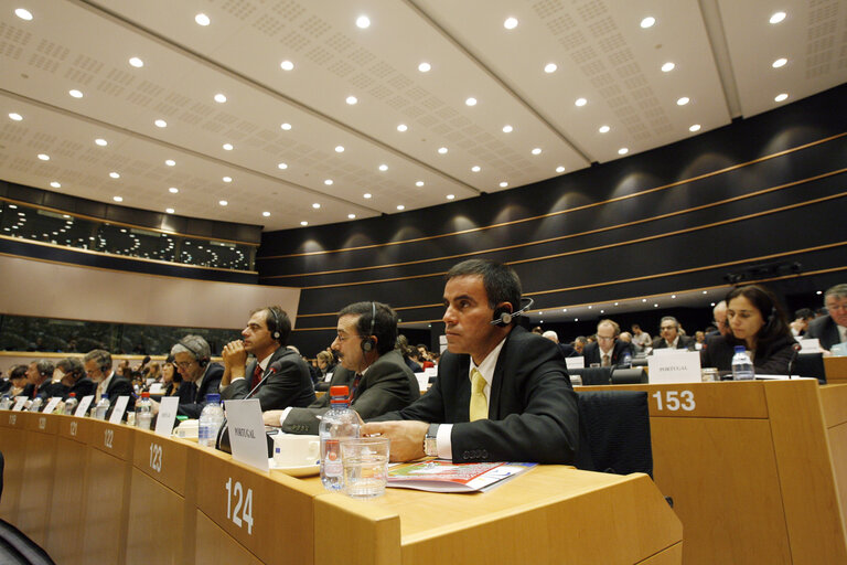 Снимка 13: Interparliamentary meeting on The Future of European Agriculture and its Global Role - Discussion on the health check of the common agricultural policy and the outlook for that policy after 2013, together with the role of European farming in world food security, at a meeting of members of the EP Agriculture Committee and their counterparts from EU national parliaments on 3 and 4 November at the European Parliament in Brussels