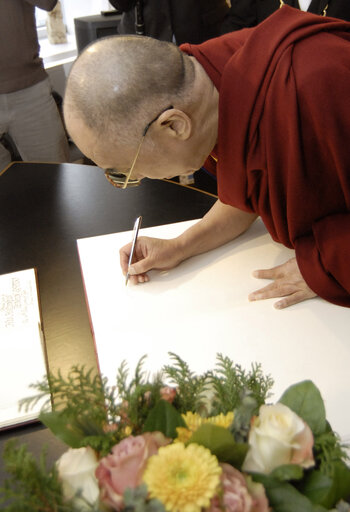 Foto 24: EP President meets with His Holiness the XIVth Dalai Lama in Brussels