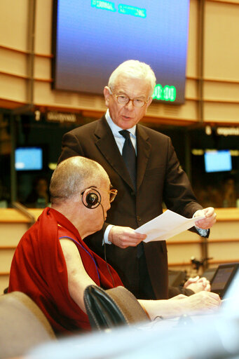 Foto 4: Plenary session in Brussels - His Holiness the XIVth Dalai Lama adresses a formal sitting