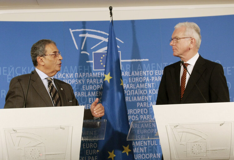 Zdjęcie 11: EP President and the Secretary General of the League of Arab States hold a press conference after their meeting in Brussels