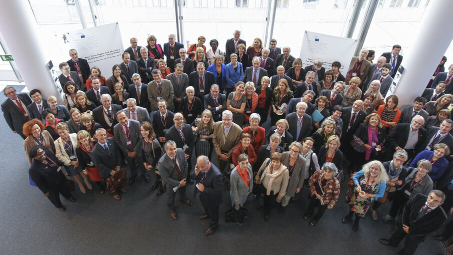 New technologies and education for multilingualism.