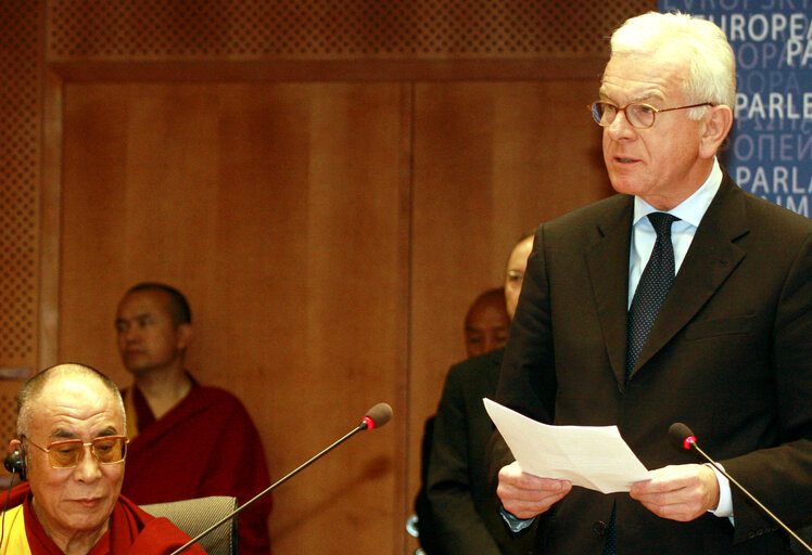 Foto 3: Plenary session in Brussels - His Holiness the XIVth Dalai Lama adresses a formal sitting