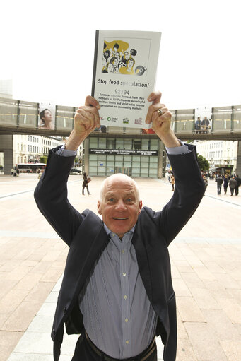 Fotografie 3: Demonstration of S&D MEPs Stop Food Speculation