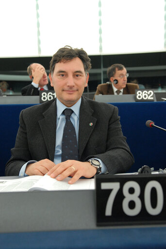 Fotografi 4: MEP Luca ROMAGNOLI attends a plenary session in Strasbourg