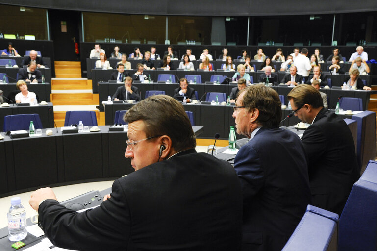 Fotografie 4: The european parliament and the parliamentary assembly of the council of Europe - two parliamentary institutions completing each other and non-competing.