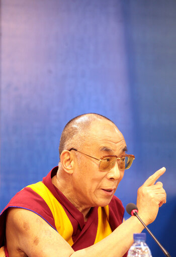 Foto 11: EP President and His Holiness the XIVth Dalai Lama hold a press conference in Brussels