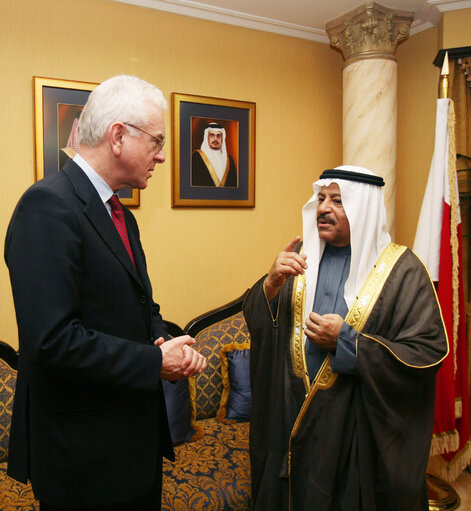 Photo 18: Hans-Gert POETTERING, EP President, makes an official visit in Bahrein - EP President with H.E. Ali bin Saleh Al Salfeh during their meeting in the Hall of Hospitality at the  Shura Council in Manama, Bahrain