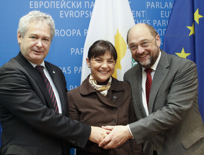 Lex Signing including directives on the Single European Railway Area (Recast), on minimum level of training of seafarers, regulation on agricultural product quality schemes, decision on 2013 as the European Year of Citizens.