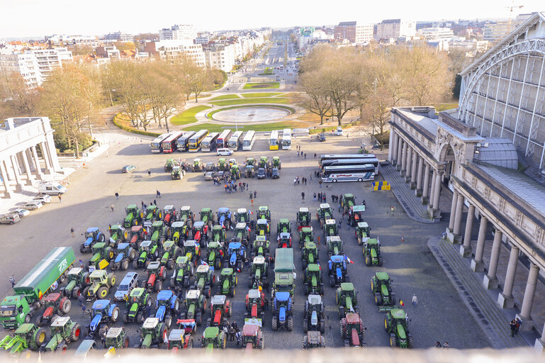 Fotografija 19: Demonstration called '1,000 tractors to Brussels' by European milk producers in the European area of Brussels