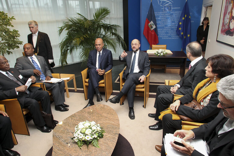 Fotografija 2: Protocol Room - Martin SCHULZ EP President  and Michel MARTELLY, president of Haiti