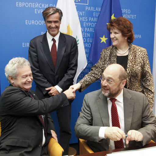 Foto 6: Lex Signing including directives on the Single European Railway Area (Recast), on minimum level of training of seafarers, regulation on agricultural product quality schemes, decision on 2013 as the European Year of Citizens.