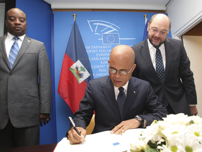 Fotografija 5: Protocol Room - Martin SCHULZ EP President  and Michel MARTELLY, president of Haiti