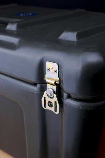 Foto 4: Lock of moving trunk ( canteen ) of the EP