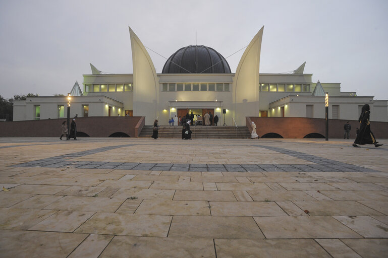 Φωτογραφία 40: Outside view of the Strasbourg Mosque