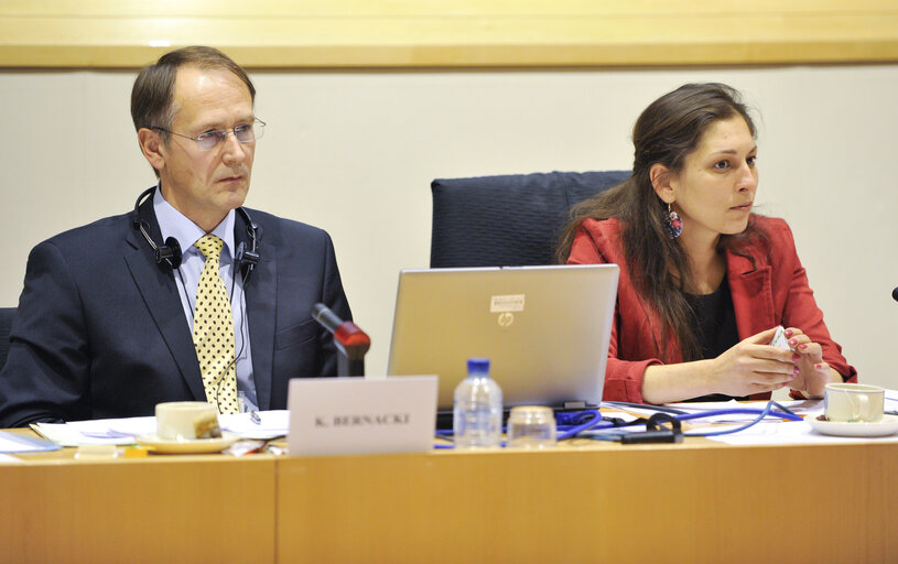 Foto 8: Protection of human rights and the situation of women and children