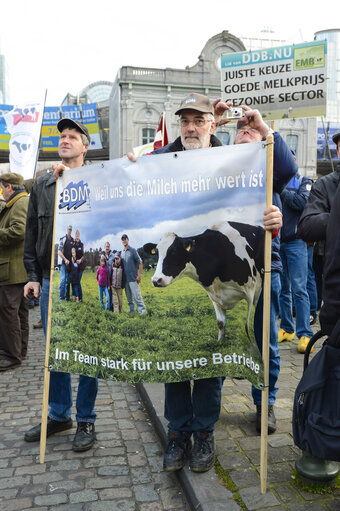 Fotografija 7: Demonstration called '1,000 tractors to Brussels' by European milk producers in the European area of Brussels