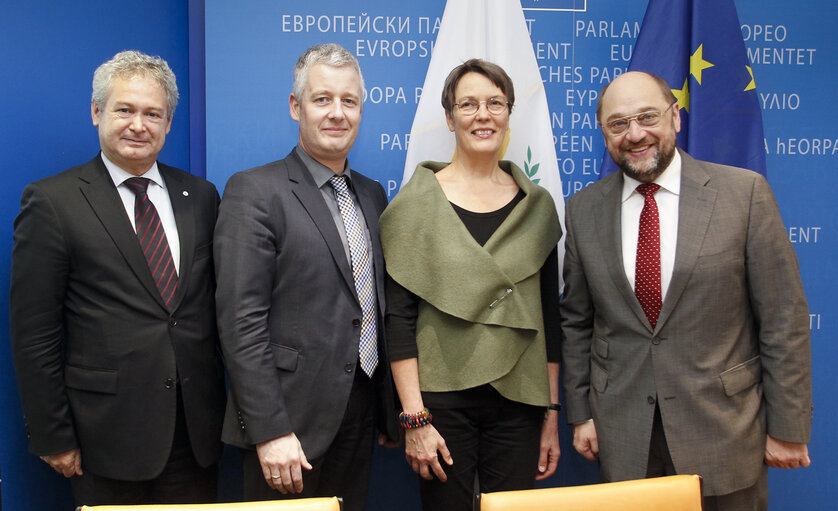 Foto 9: Lex Signing including directives on the Single European Railway Area (Recast), on minimum level of training of seafarers, regulation on agricultural product quality schemes, decision on 2013 as the European Year of Citizens.