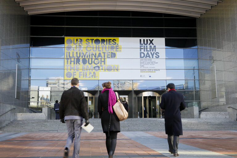 Foto 3: Lux Prize poster on the ASP Building in Brussels