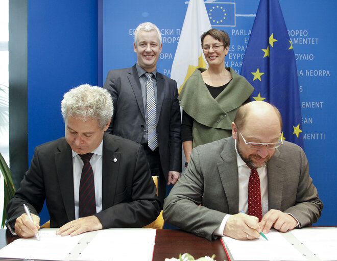 Foto 10: Lex Signing including directives on the Single European Railway Area (Recast), on minimum level of training of seafarers, regulation on agricultural product quality schemes, decision on 2013 as the European Year of Citizens.