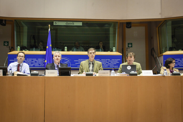 Foto 12: ENVI Committee. Non-commercial movement of pet animals - Vote on a regulation