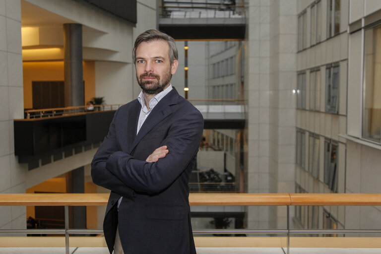 Foto 5: MEP Martin EHRENHAUSER in the European Parliament in Brussels