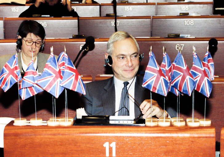 Fotografie 11: Yves GALLAND during a plenary Session at the European Parliament.