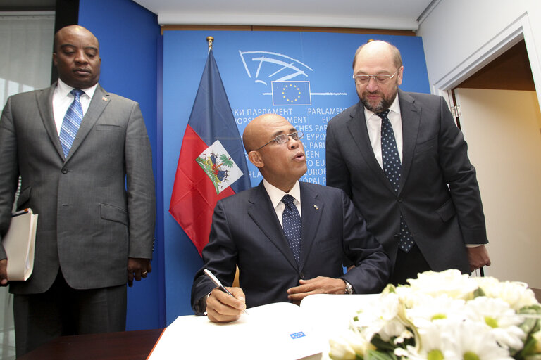 Fotografija 6: Protocol Room - Martin SCHULZ EP President  and Michel MARTELLY, president of Haiti