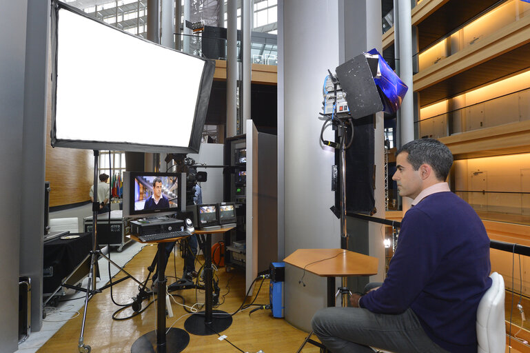 Photo 4: Stand up Position 1 at the Lobby set in Strasbourg