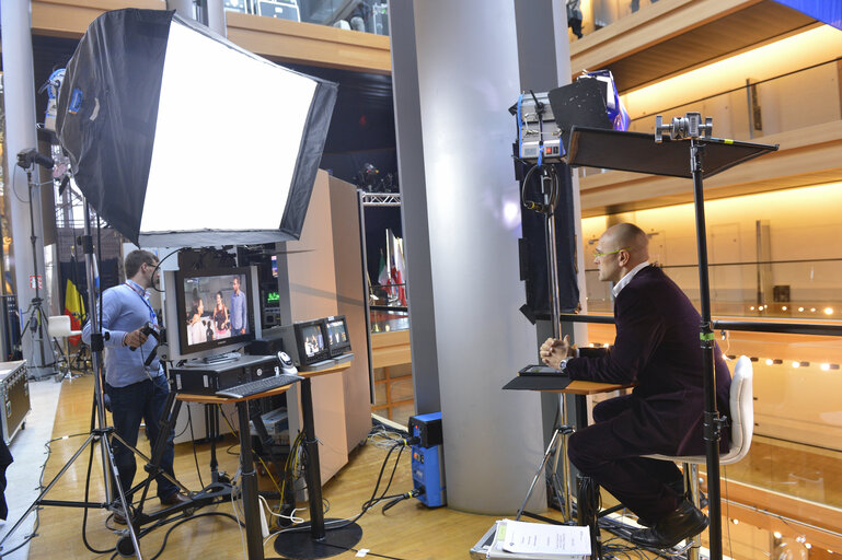 Photo 19: Stand up Position 1 at the Lobby set in Strasbourg