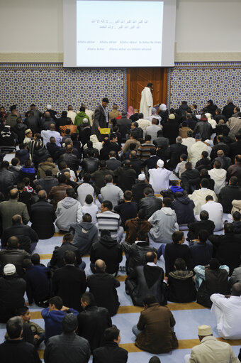 Nuotrauka 37: Muslims praying in the Strasbourg Mosque