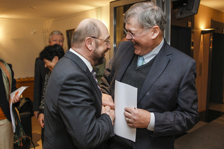 Снимка 3: Martin SCHULZ EP President meets with Sir Tim HUNT, Nobel Laureate in Physiology or Medicine 2011