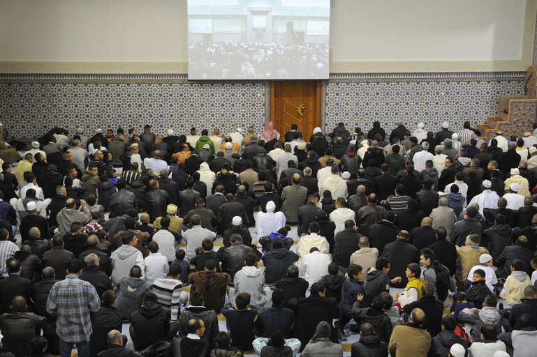 Photo 33: Muslims praying in the Strasbourg Mosque