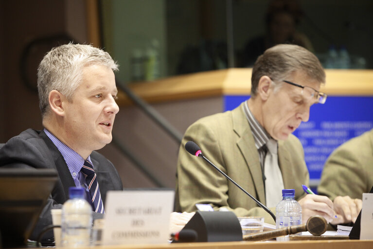 Foto 14: ENVI Committee. Non-commercial movement of pet animals - Vote on a regulation