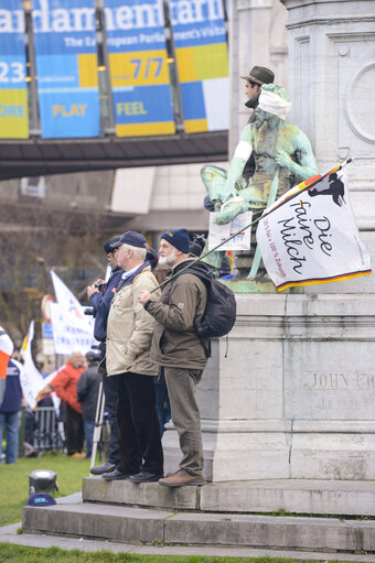 Φωτογραφία 8: Demonstration called '1,000 tractors to Brussels' by European milk producers in the European area of Brussels