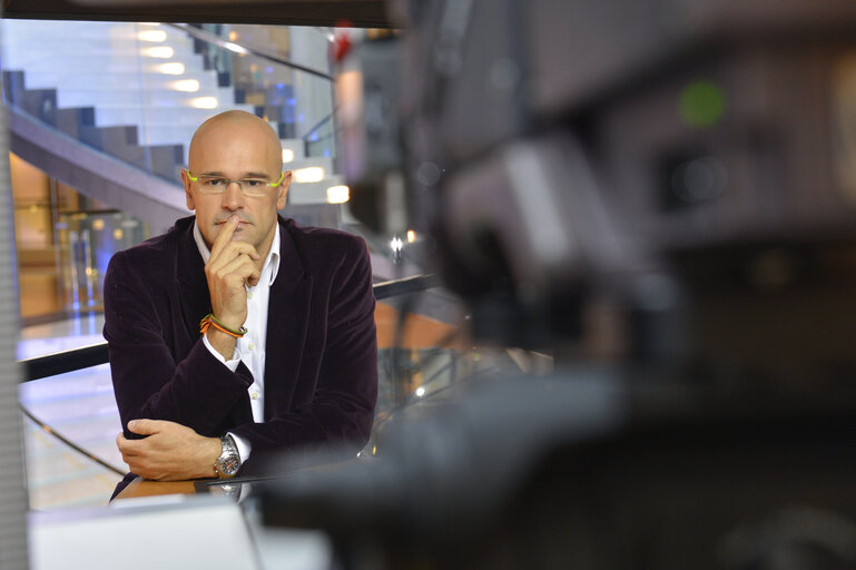 Photo 9: Stand up Position 1 at the Lobby set in Strasbourg