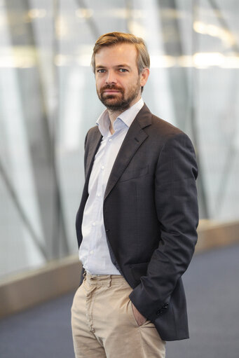 Foto 10: MEP Martin EHRENHAUSER in the European Parliament in Brussels