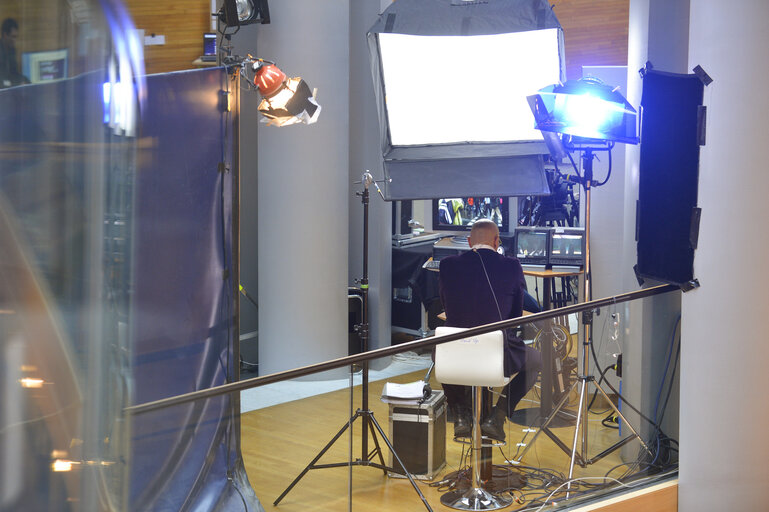 Photo 7: Stand up Position 1 at the Lobby set in Strasbourg